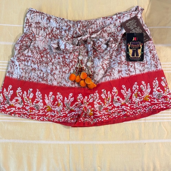 Junglee Billee Pants - High Waist Orange and White Shorts with Artistic Print